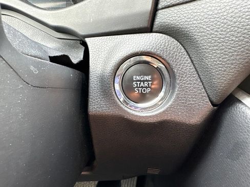 Used 2025 Toyota RAV4 XLE FWD image 30