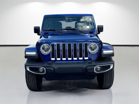 Used 2018 Jeep Wrangler Unlimited Sahara AWD/4WD image 8