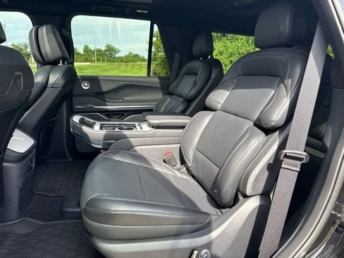 Used 2025 Lincoln Navigator Reserve w/ Jet Appearance Package AWD/4WD image 10