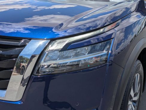 Used 2024 Nissan Pathfinder SL AWD/4WD image 10