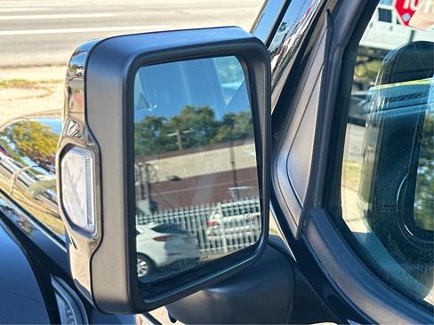 Used 2022 Jeep Wrangler Unlimited Sahara image 23