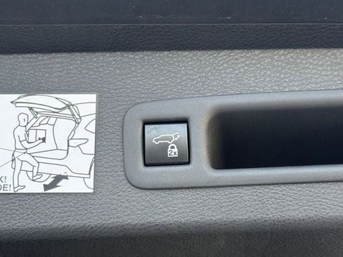 Used 2023 Toyota Sienna Limited image 36