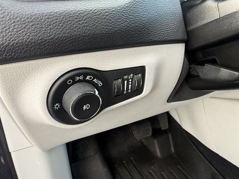 Used 2019 Jeep Compass Latitude w/ Popular Equipment Group AWD/4WD image 18