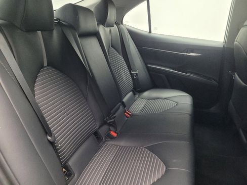 Used 2018 Toyota Camry SE FWD image 19