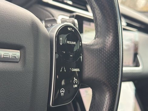 Used 2019 Land Rover Range Rover Velar R-Dynamic SE image 20