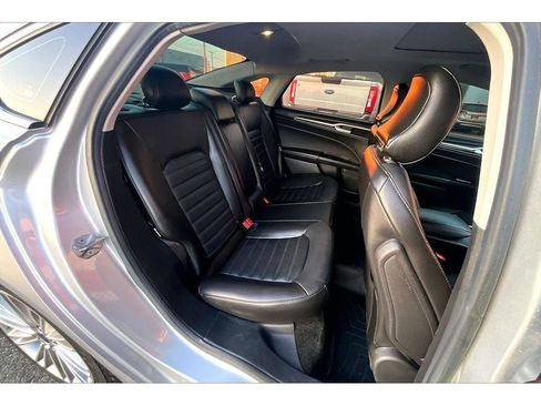 Used 2016 Ford Fusion SE w/ Equipment Group 202A image 30