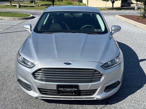 Used 2016 Ford Fusion SE FWD image 2