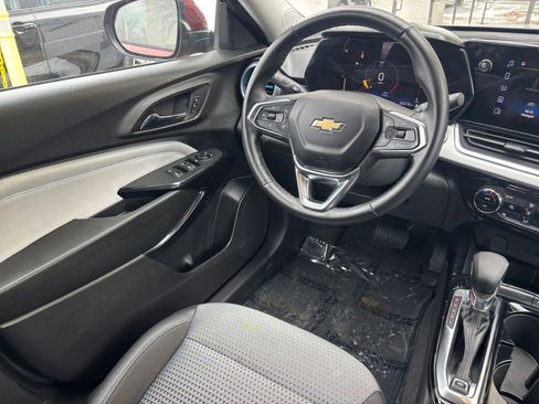 Used 2025 Chevrolet Trax LT w/ LT Convenience Package image 30