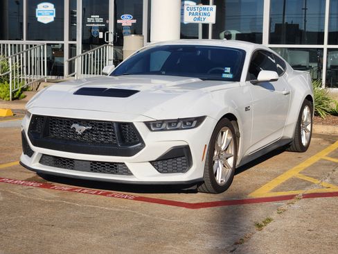Used 2024 Ford Mustang GT Premium image 2