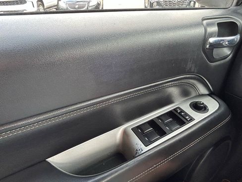 Used 2016 Jeep Compass Latitude FWD image 24