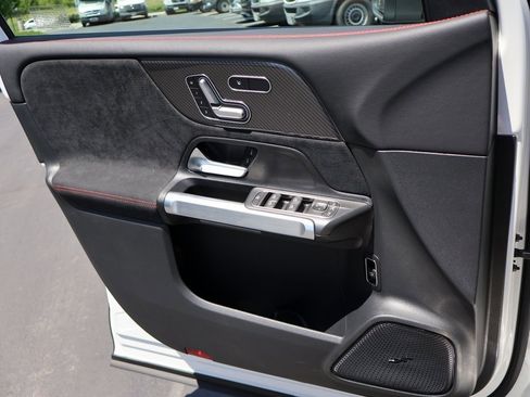 Certified 2025 Mercedes-Benz GLB 250 4MATIC image 38