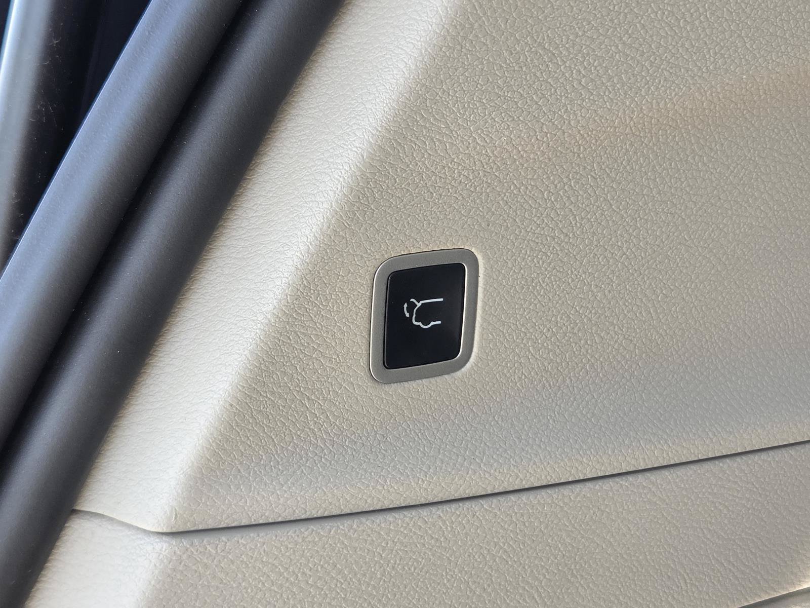 Used 2024 Chrysler Pacifica Touring-L FWD image 11