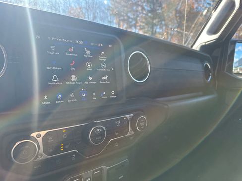 Used 2022 Jeep Wrangler Unlimited Sahara w/ Cold Weather Group image 32