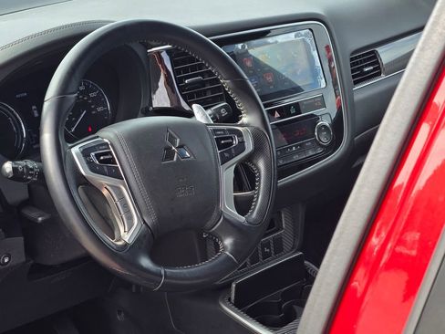 Used 2019 Mitsubishi Outlander SEL image 32