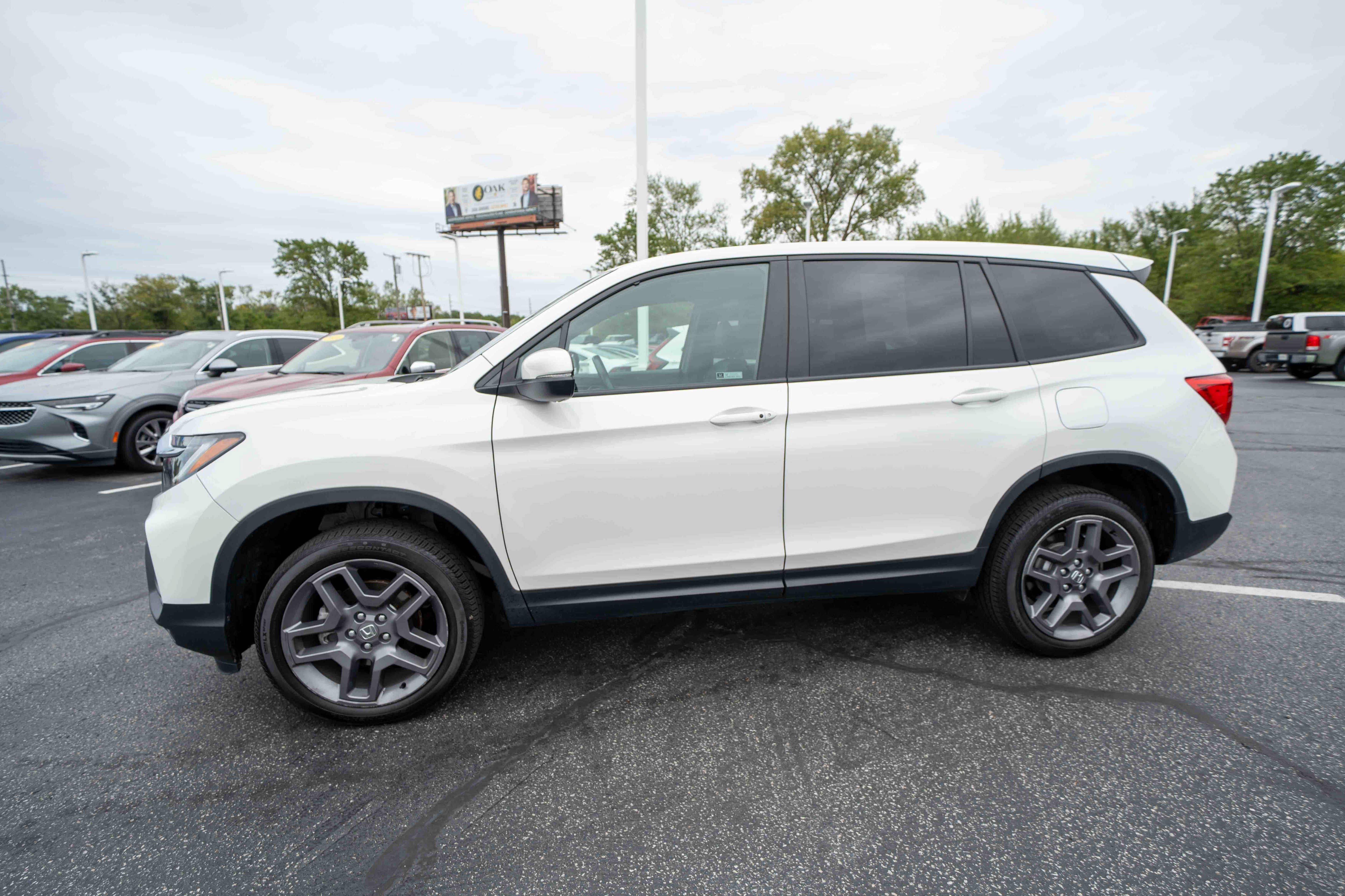 Used 2023 Honda Passport EX-L image 3