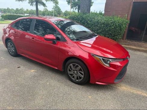 Used 2021 Toyota Corolla LE FWD image 3