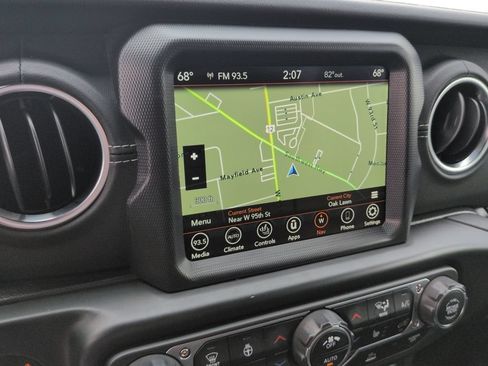 Used 2022 Jeep Wrangler Unlimited Sahara w/ Cold Weather Group AWD/4WD image 13