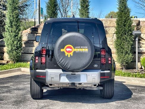 Certified 2023 Land Rover Defender 90 SE image 4