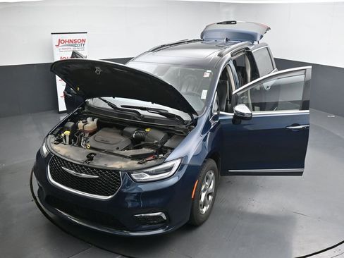 Used 2023 Chrysler Pacifica Limited image 26