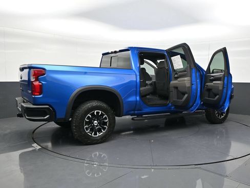 Used 2024 Chevrolet Silverado 1500 ZR2 w/ Technology Package AWD/4WD image 29