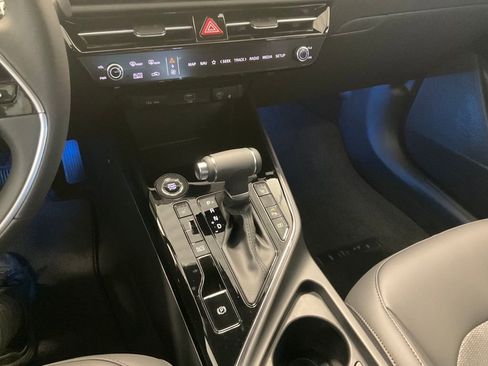 Certified 2025 Kia Niro EX image 20