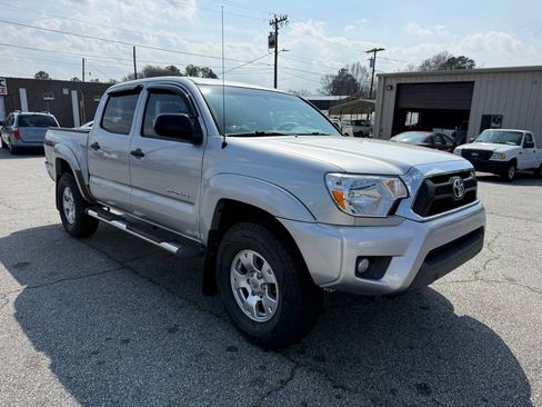 Used 2012 Toyota Tacoma 4x4 Double Cab w/ TRD Off-Road Pkg image 3