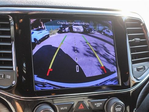 Used 2019 Jeep Grand Cherokee Altitude image 31