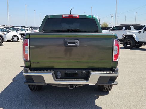 Used 2017 GMC Canyon 2WD Crew Cab w/ Convenience Package image 4