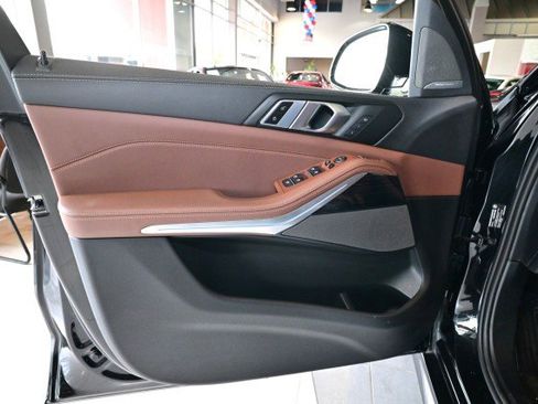 Used 2025 BMW X5 xDrive40i w/ M Sport Package AWD/4WD image 15