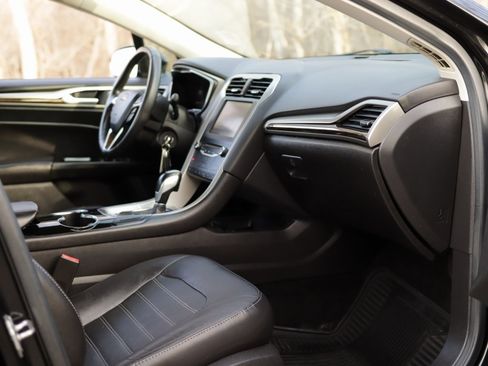 Used 2014 Ford Fusion SE w/ Equipment Group 202A image 27