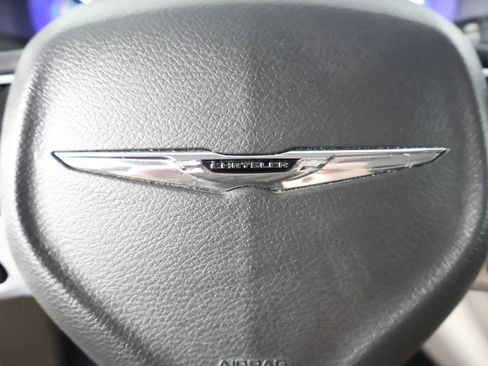 Used 2023 Chrysler Pacifica Touring-L FWD image 32