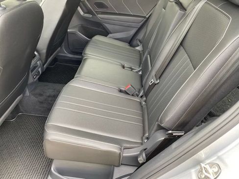 Used 2023 Volkswagen Tiguan SE w/ Panoramic Sunroof Package AWD/4WD image 30
