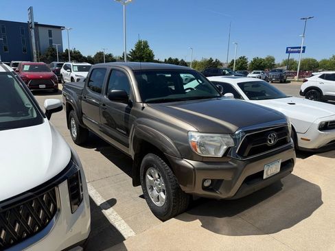 Used 2014 Toyota Tacoma 4x4 Double Cab w/ TRD Off-Road Package image 2