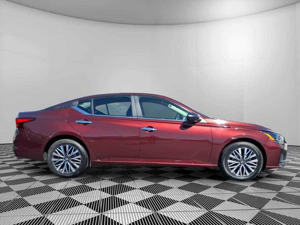 Used 2025 Nissan Altima 2.5 SV AWD/4WD image 30