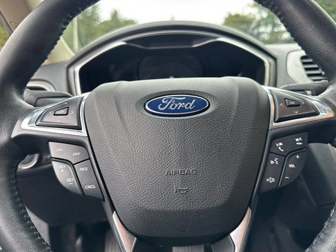 Used 2017 Ford Fusion SE w/ Fusion SE Technology Package AWD/4WD image 27