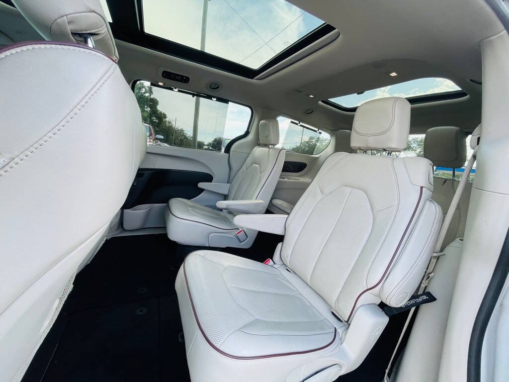 Used 2020 Chrysler Pacifica Limited FWD image 15