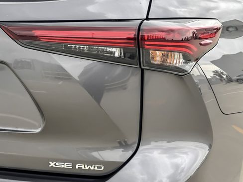 Certified 2025 Toyota Highlander XSE image 27