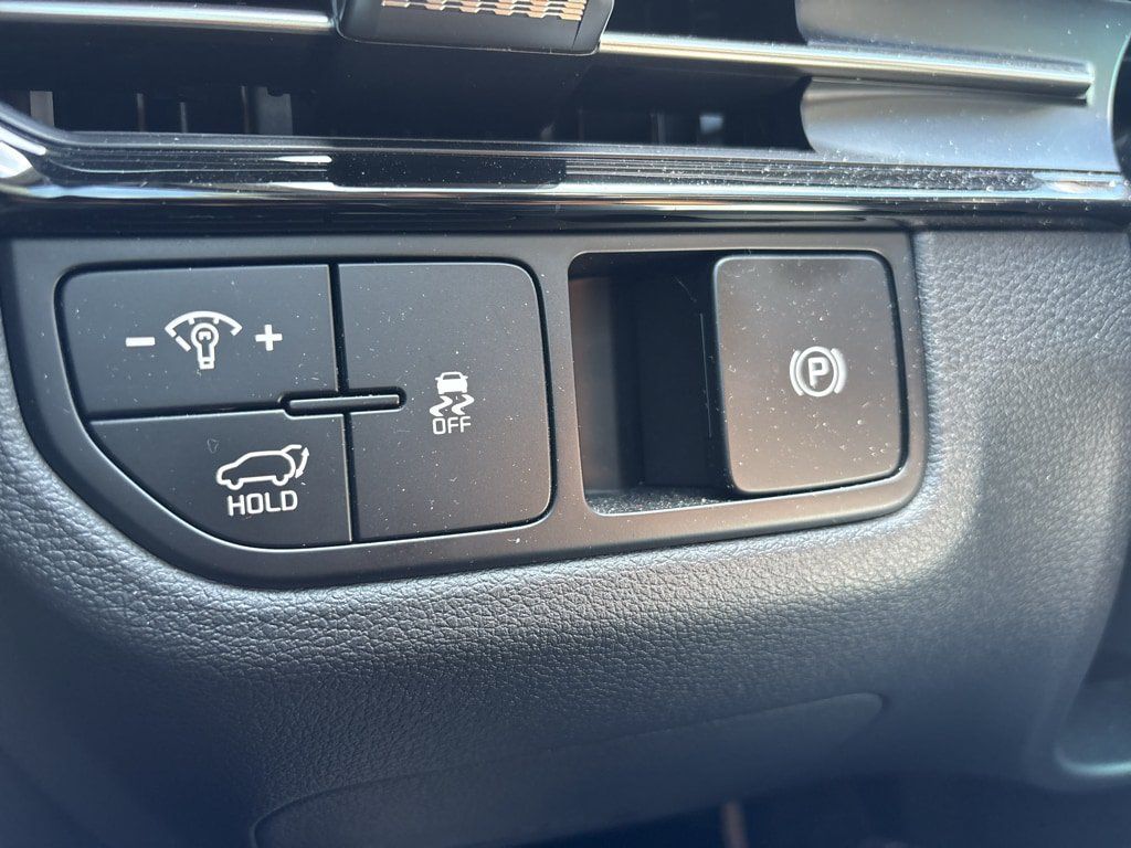 Used 2026 Kia Sportage EX w/ EX Panorama Roof Package FWD image 32