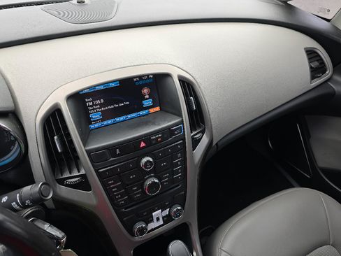 Used 2013 Buick Verano FWD image 22