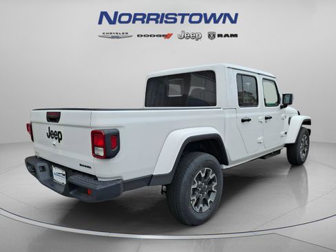 New 2026 Jeep Gladiator Sport AWD/4WD image 4