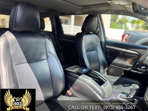 Used 2018 Toyota Highlander XLE AWD/4WD image 18