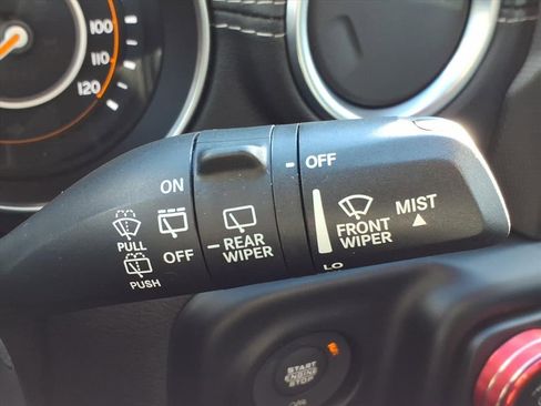 Used 2020 Jeep Wrangler Unlimited Sahara image 26