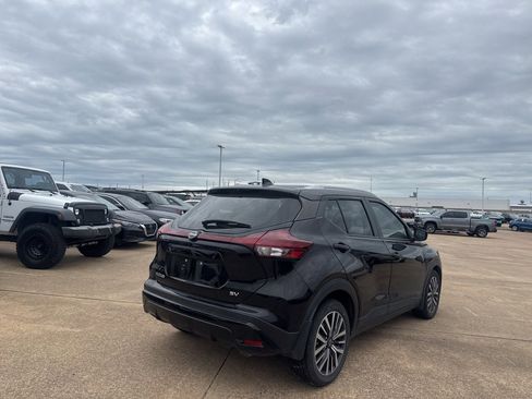 Used 2023 Nissan Kicks SV FWD image 17