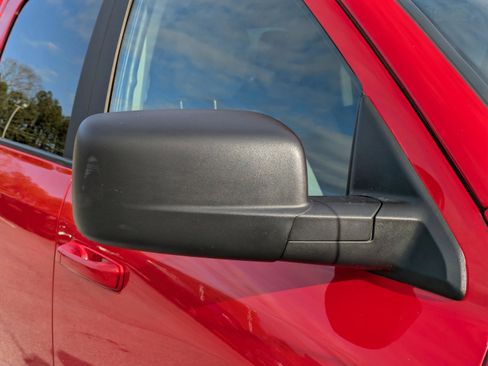 Used 2021 RAM 1500 Classic SLT image 12