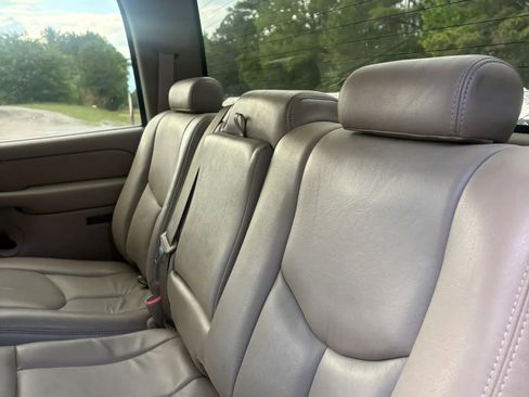 Used 2006 Chevrolet Silverado 2500 LT w/ Heavy-Duty Power Package AWD/4WD image 17