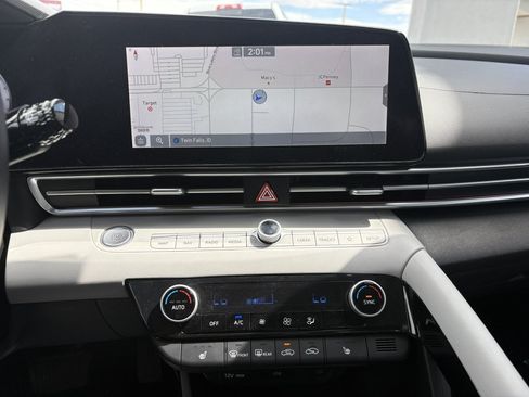 Used 2021 Hyundai Elantra Limited FWD image 14