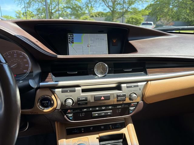 Used 2018 Lexus ES 300h FWD image 23
