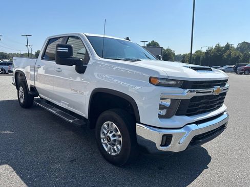 Used 2025 Chevrolet Silverado 2500 LT w/ Convenience Package AWD/4WD image 8