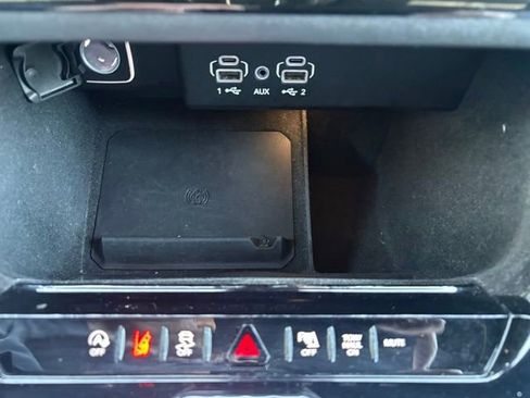 Used 2023 Jeep Wagoneer Series II AWD/4WD image 30