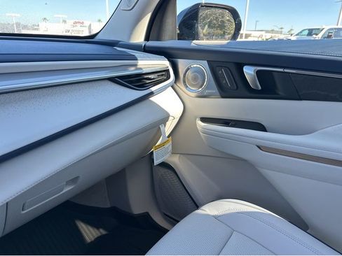 New 2026 Buick Enclave Avenir w/ Super Cruise Package AWD/4WD image 7
